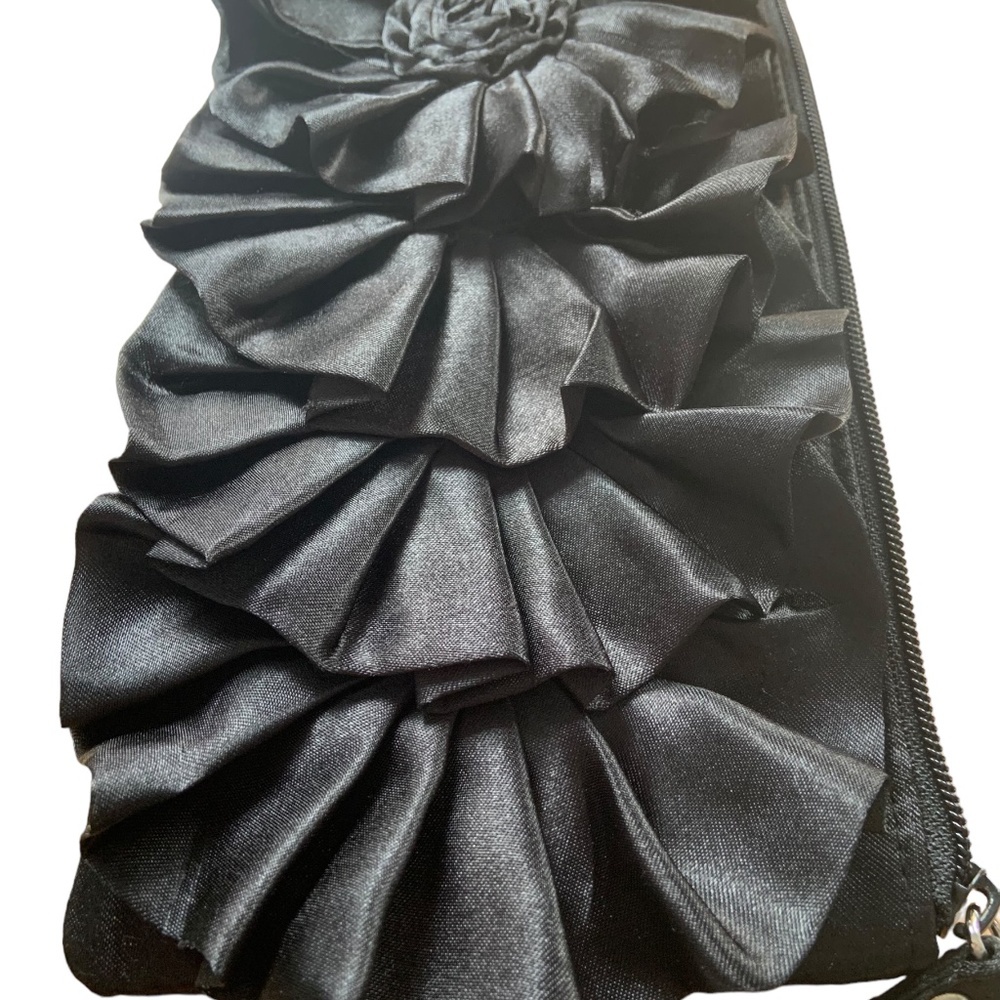 🖤Steve Madden Black silk evening pouch with zip & loop EXCELLENT CONDITION🖤 - Picture 3 of 8